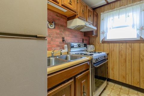 698 Hicks St, Fall River, MA 02724 photo 16