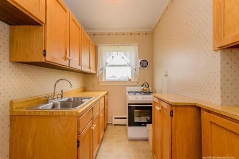 698 Hicks St, Fall River, MA 02724 photo 4
