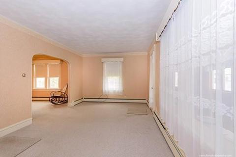 698 Hicks St, Fall River, MA 02724 photo 8
