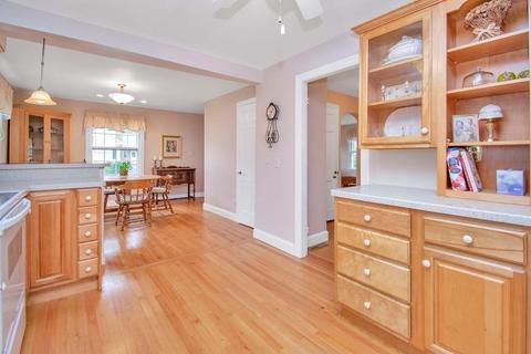 262 Abbott St, Springfield, MA 01118 photo 8