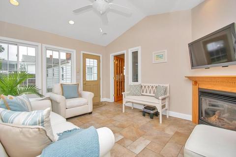 262 Abbott St, Springfield, MA 01118 photo 4
