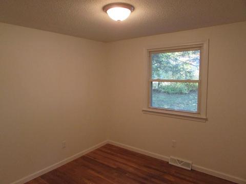 38 Walsh St, Springfield, MA 01109 photo 9