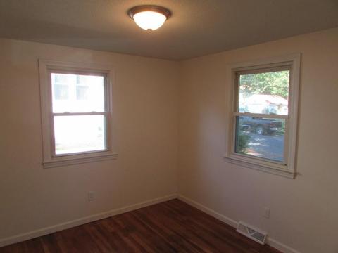 38 Walsh St, Springfield, MA 01109 photo 10