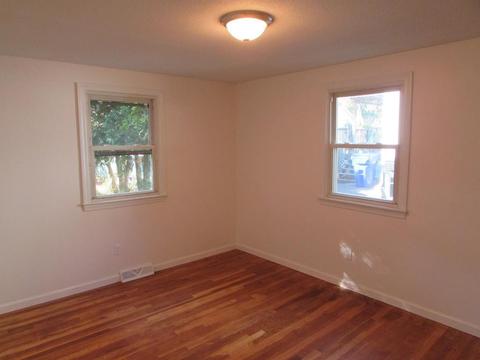 38 Walsh St, Springfield, MA 01109 photo 8