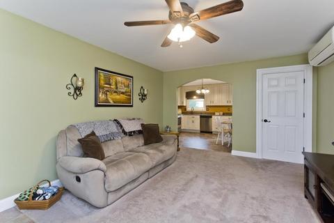 76 Paramount St, Springfield, MA 01104 photo 5