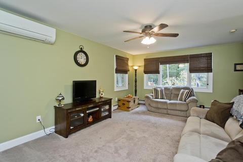 76 Paramount St, Springfield, MA 01104 photo 4