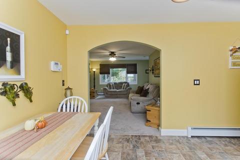 76 Paramount St, Springfield, MA 01104 photo 6