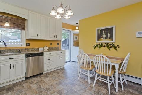 76 Paramount St, Springfield, MA 01104 photo 9