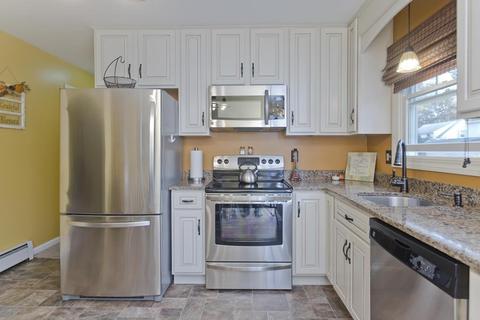 76 Paramount St, Springfield, MA 01104 photo 12