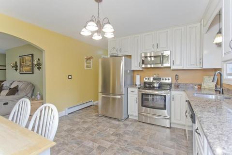 76 Paramount St, Springfield, MA 01104 photo 10