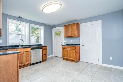 14 Walnut St, Ware, MA 01082 photo 6