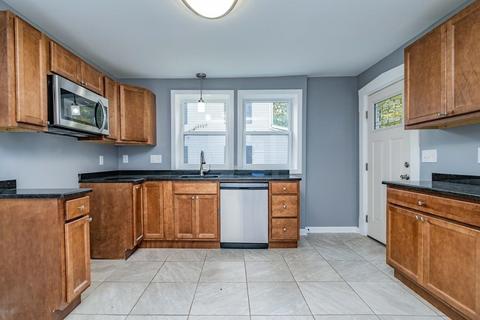 14 Walnut St, Ware, MA 01082 photo 5