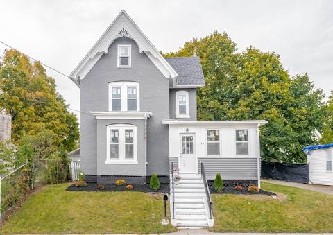 14 Walnut St, Ware, MA 01082 photo 2