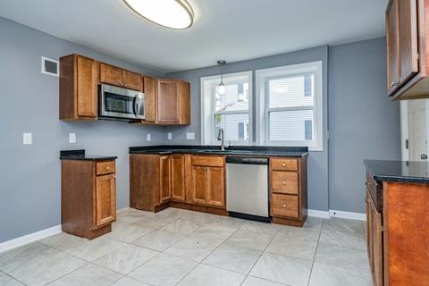 14 Walnut St, Ware, MA 01082 photo 4