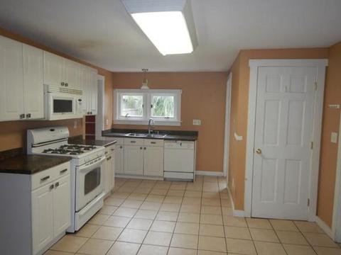 38 Maple St, Chicopee, MA 01020 photo 11
