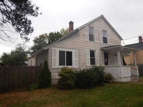 38 Maple St, Chicopee, MA 01020 photo 2