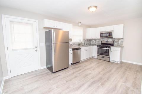 93 Pine Grove St, Springfield, MA 01119 photo 3