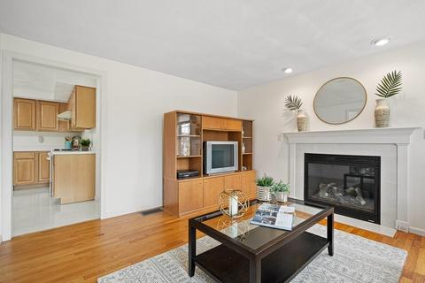 10 Benjamin Ter, Stoneham, MA 02180 photo 5