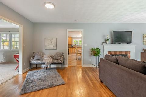 41 Forest St, Reading, MA 01867 photo 4