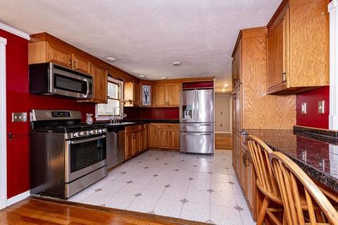 2 Benson Ave, Saugus, MA 01906 photo 2
