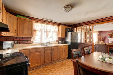 92 Pleasant St, Ware, MA 01082 photo 6