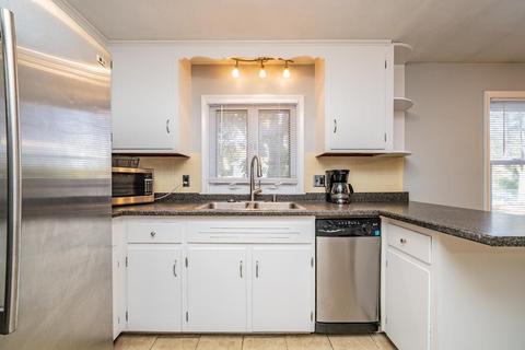 299 Forest Hls, Springfield, MA 01128 photo 12