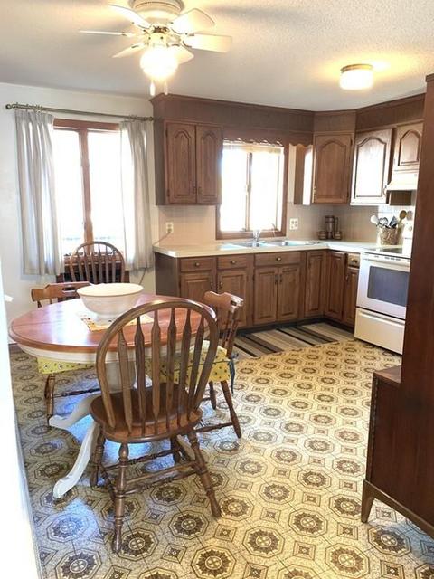 860 Meadow, Chicopee, MA 01013 photo 2