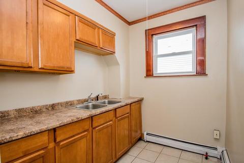 97 Canonicus St, Fall River, MA 02723 photo 8