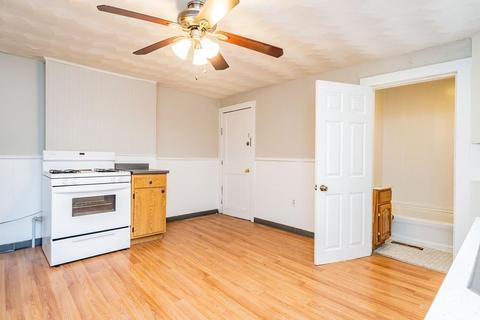31 Pleasant St, Chicopee, MA 01013 photo 3