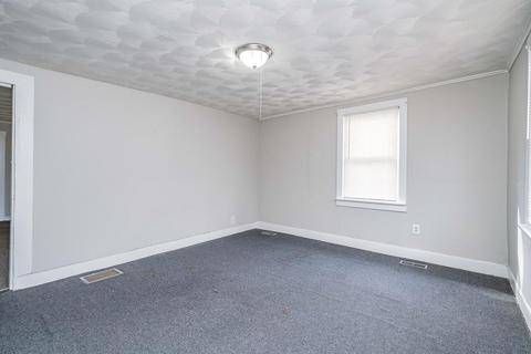 31 Pleasant St, Chicopee, MA 01013 photo 10