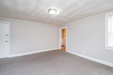 31 Pleasant St, Chicopee, MA 01013 photo 9