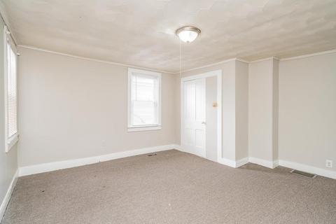 31 Pleasant St, Chicopee, MA 01013 photo 7