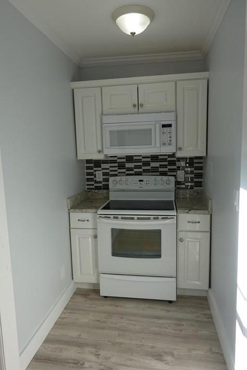 22 Decatur St, Springfield, MA 01151 photo 6