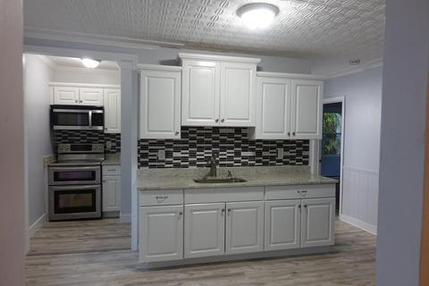 22 Decatur St, Springfield, MA 01151 photo 4