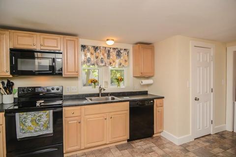 25 Governors Dr, Reading, MA 01867 photo 5