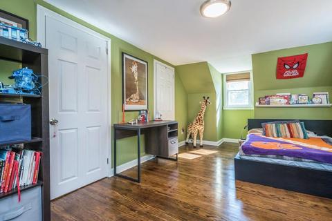 1325 Pleasant St, Worcester, MA 01602 photo 28