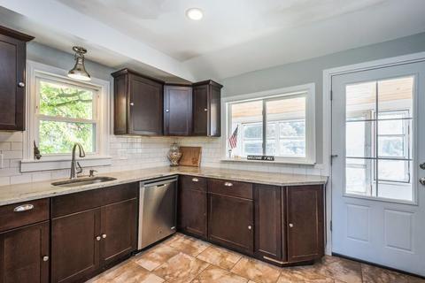 1325 Pleasant St, Worcester, MA 01602 photo 16