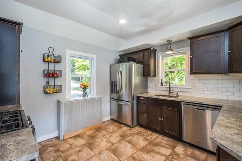 1325 Pleasant St, Worcester, MA 01602 photo 15
