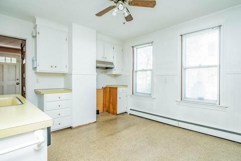 61 Denver St, Springfield, MA 01109 photo 8