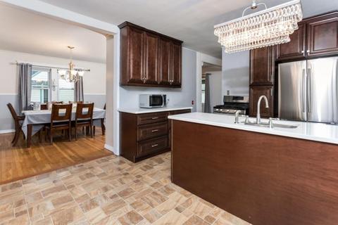 8 Stanton St, Saugus, MA 01906 photo 6