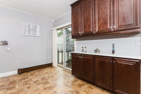 8 Stanton St, Saugus, MA 01906 photo 3