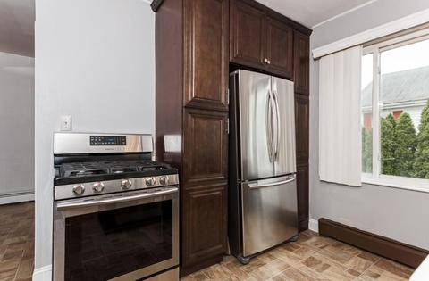 8 Stanton St, Saugus, MA 01906 photo 4