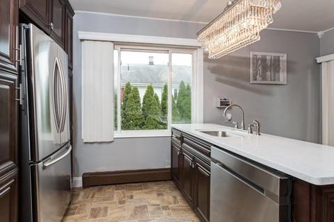 8 Stanton St, Saugus, MA 01906 photo 2