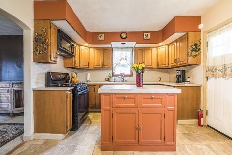 46 Parkside St, Springfield, MA 01104 photo 3