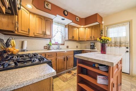 46 Parkside St, Springfield, MA 01104 photo 6