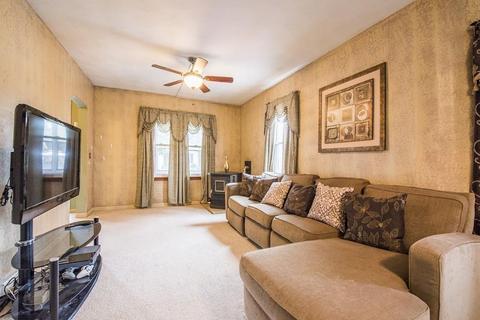 46 Parkside St, Springfield, MA 01104 photo 2