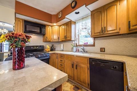 46 Parkside St, Springfield, MA 01104 photo 4