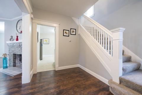 32 Dresden St, Springfield, MA 01109 photo 2