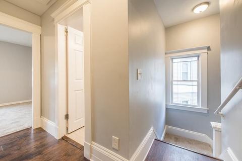 32 Dresden St, Springfield, MA 01109 photo 13
