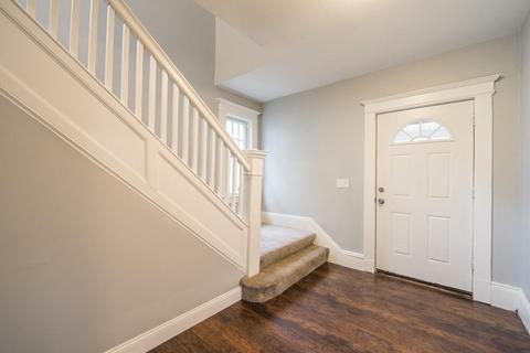 32 Dresden St, Springfield, MA 01109 photo 4